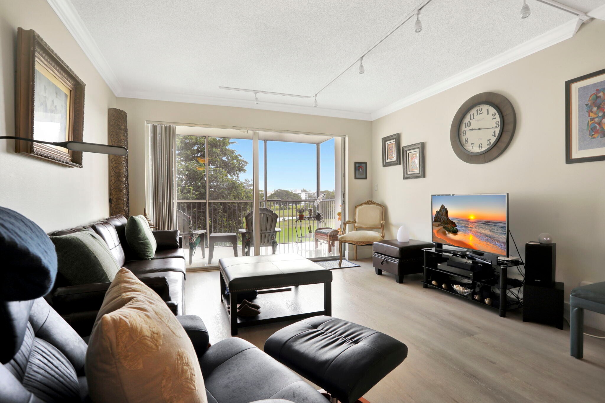 Building Photo - 2851 S Palm Aire Dr