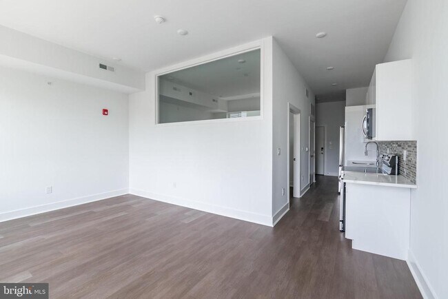 Building Photo - 813 N Broad St