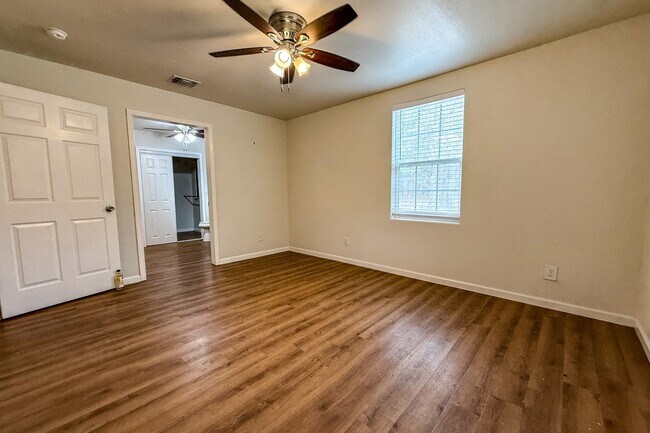 Building Photo - 52 -C Hank Benge Rd