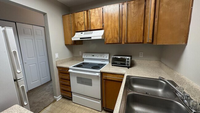 Building Photo - 1317 Airport Dr