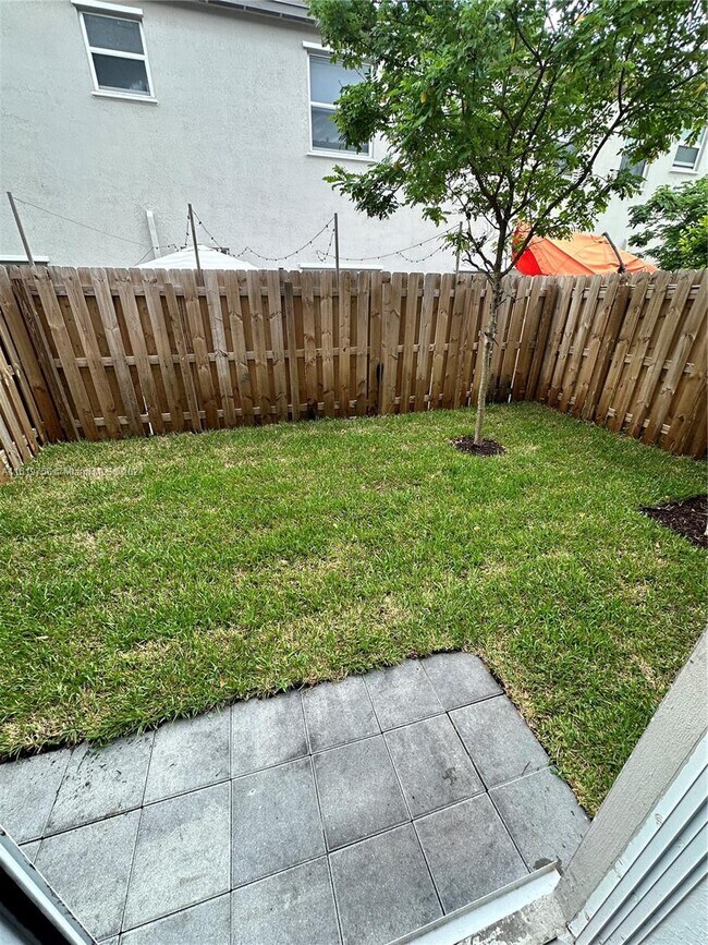 Building Photo - 2681 SE 11th St