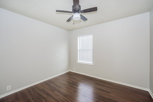 Building Photo - 1028 Springcreek Dr