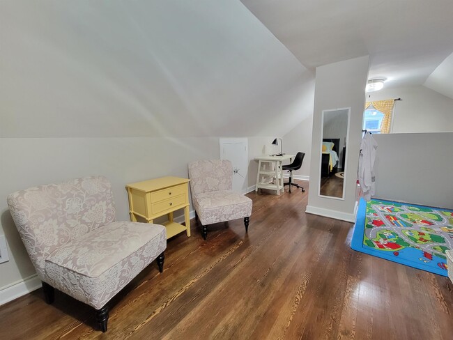 Building Photo - 730 11th Ave SE