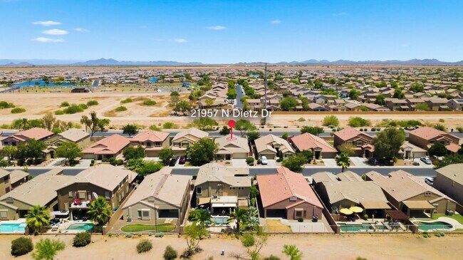 Building Photo - Maricopa Gem! 2,130 SF, Large Kitchen, AZ Room + Golf Course Living
