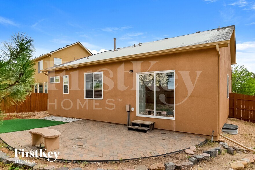 Building Photo - 10116 Kings Canyon Dr
