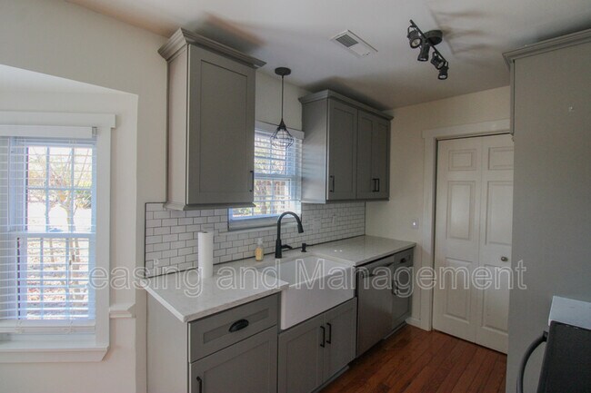 Building Photo - 2004 Vestry Dr