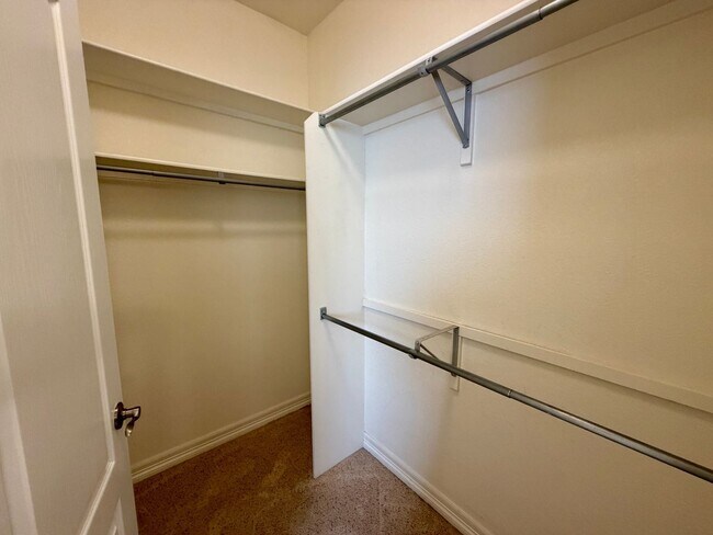 Building Photo - 625 Red Tail Dr
