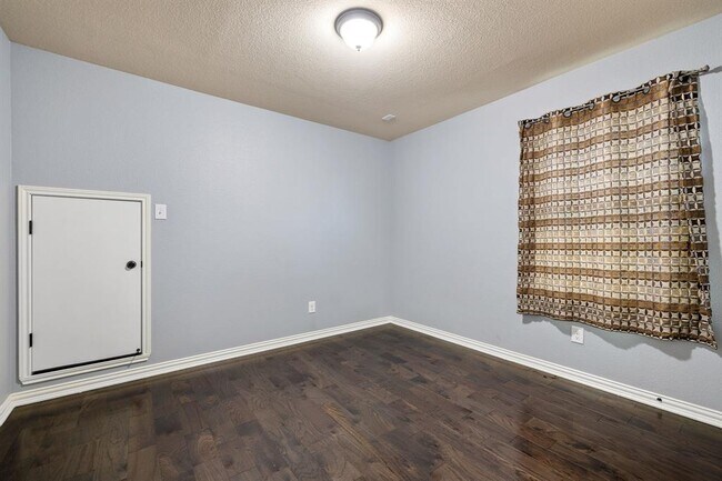 Building Photo - 2012 Santa barbara Ct