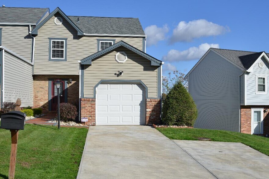Building Photo - 152 Villa Dr