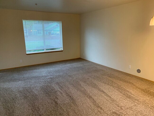 Building Photo - 1813 E 3rd Ave