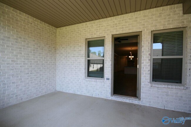 Building Photo - 707 Sluice Dr SW