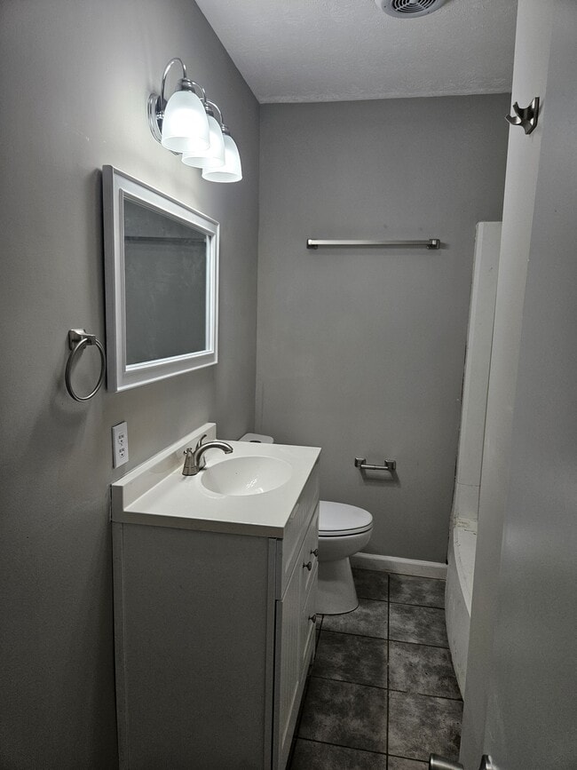 Building Photo - 640 Aubrey Dr