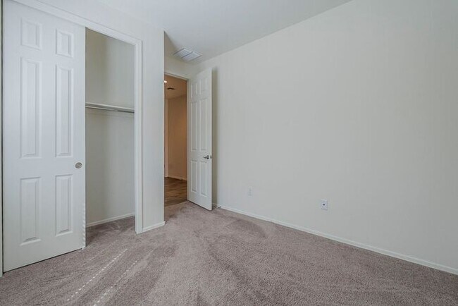 Building Photo - Bright & Stylish 3BR Home in La Estancia |...