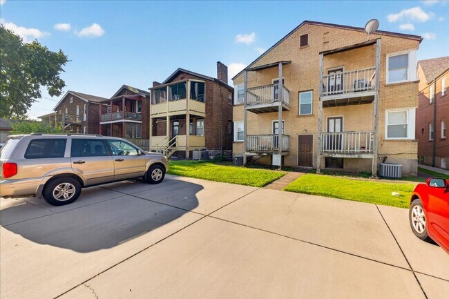 Building Photo - 4939 Pernod Ave