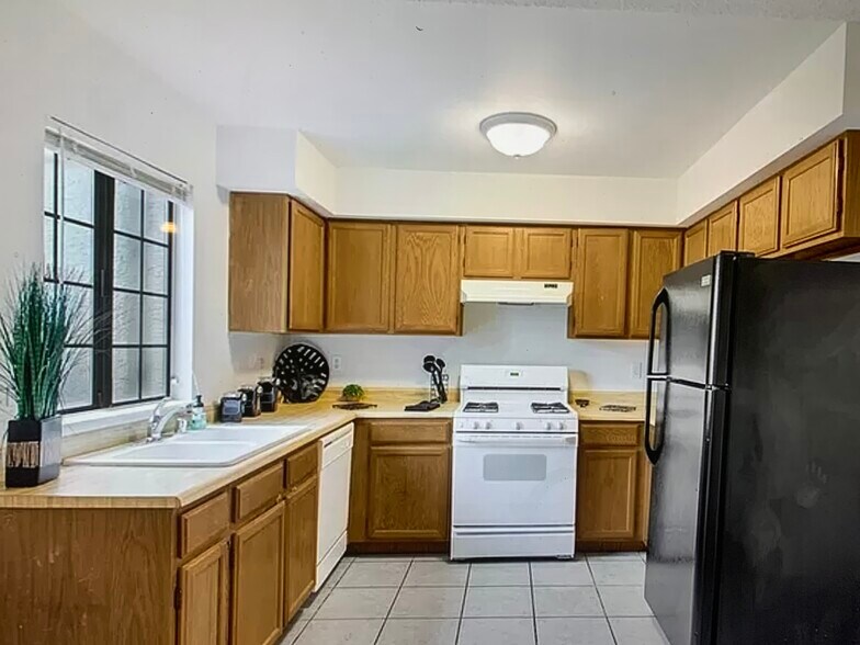 Building Photo - 7095 Burcot Ave