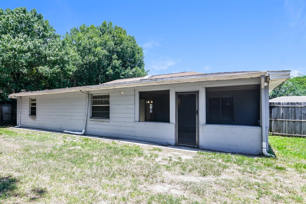 Building Photo - 724 Iowa Woods Cir E