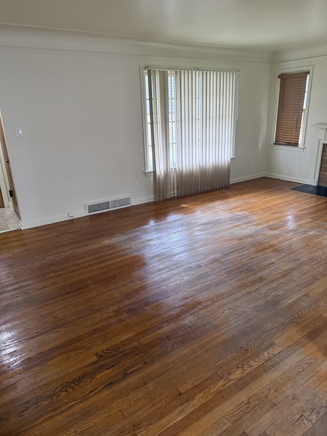 Building Photo - 2201 Windemere Ave