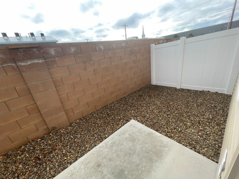 Building Photo - 457 N 400 W