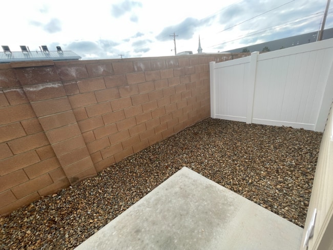 Building Photo - 457 N 400 W