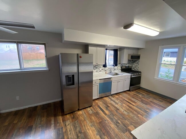 Building Photo - Renovated 3 Bed Single Family Ranch Home on Quite Cul De Sac