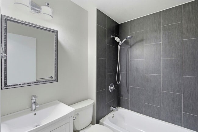 Building Photo - Updated 2BR/2BA Townhome w/ Private Yard, Garage & Laundry