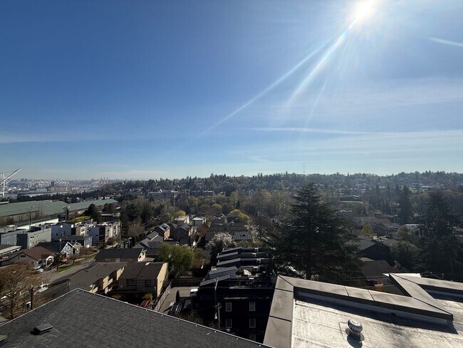Building Photo - Sausalito Condominiums - West Seattle
