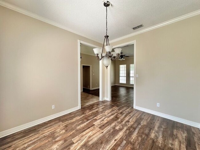 Building Photo - Stunning 3-Bedroom Home in Prime South Tyl...