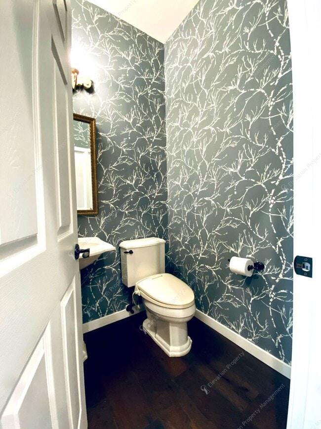 Building Photo - Experience Luxury Living in Broken Top wit...