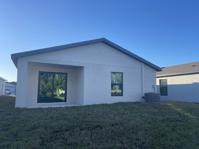 Building Photo - 1270 Ahoy Ave