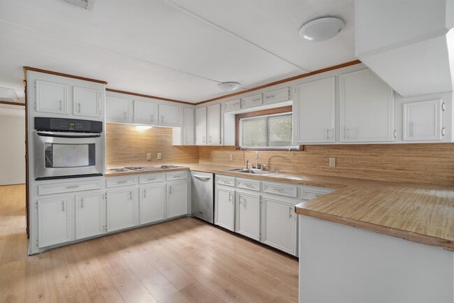 Building Photo - 108 7th St