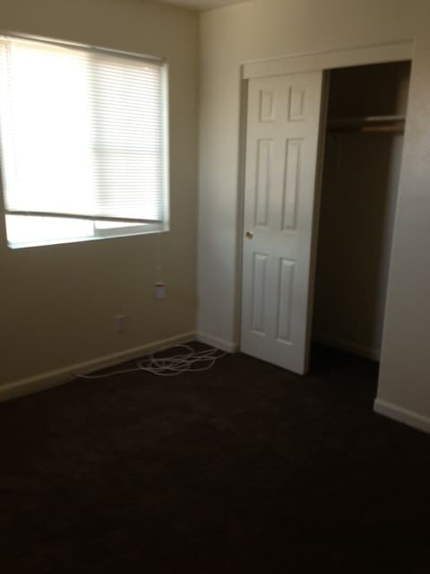 Building Photo - Los Banos, Large 2 story 5 bedroom 3 full ...