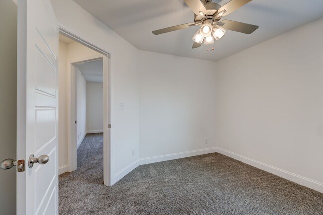 Building Photo - 1385 Harmon Ln