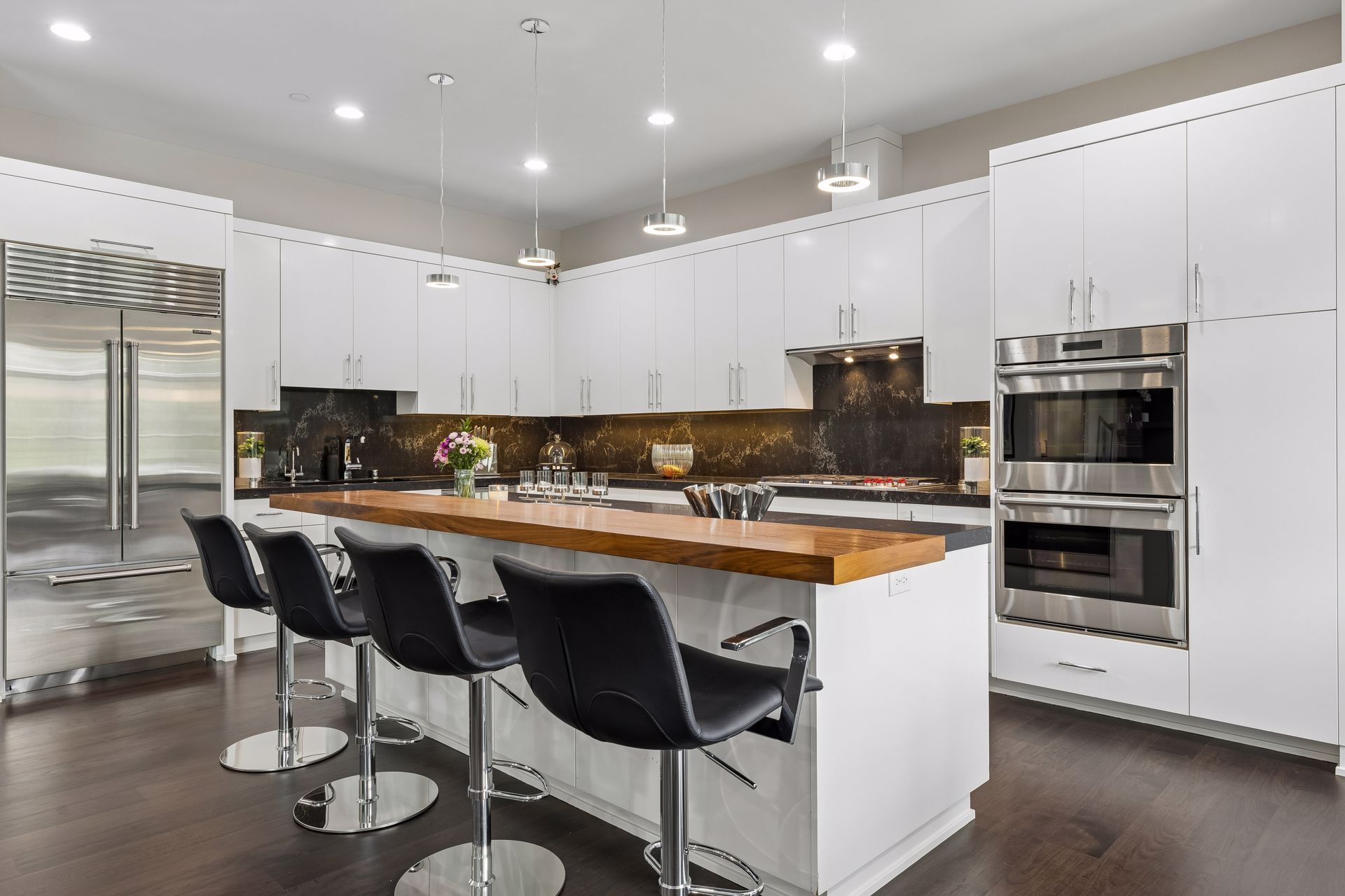 Gas cooktop, double wall ovens, microwave drawer - 935 Lake St E