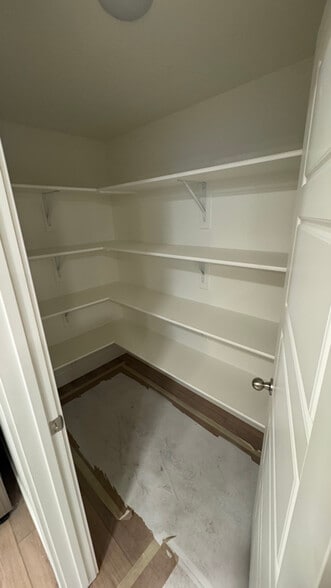 Building Photo - 204 N Rick Way