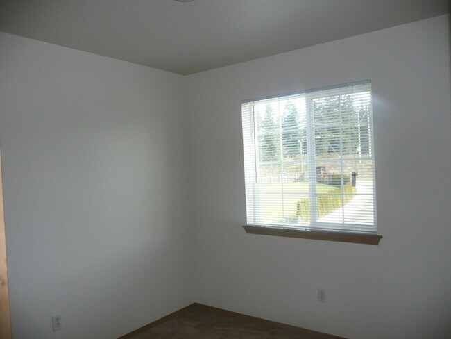Building Photo - Wonderful 3 Bedroom, 2 1/2 Bath, 2 Story Home!