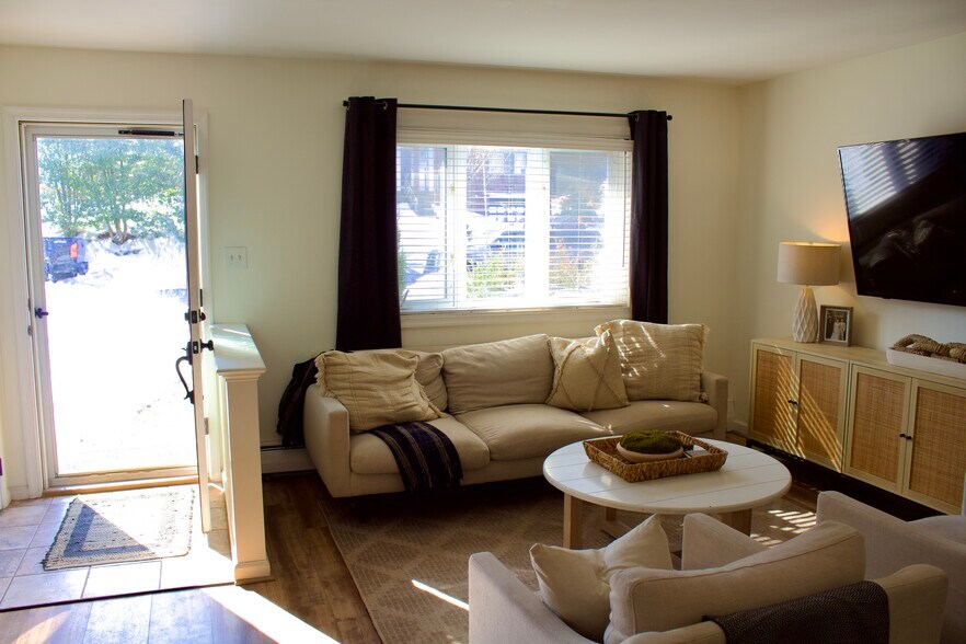 Building Photo - 159 Columbia Ave