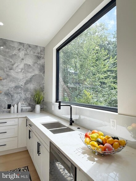 Building Photo - 8908 Mohawk Ln