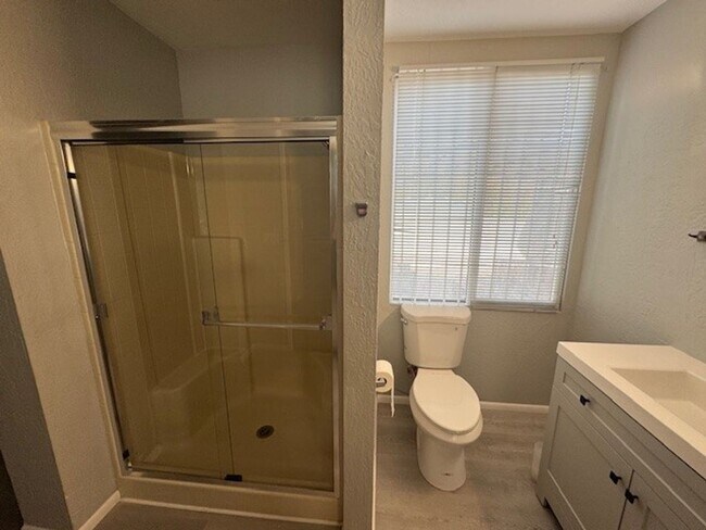 Building Photo - 2BR Remodeled and Updated, Large cement pa...