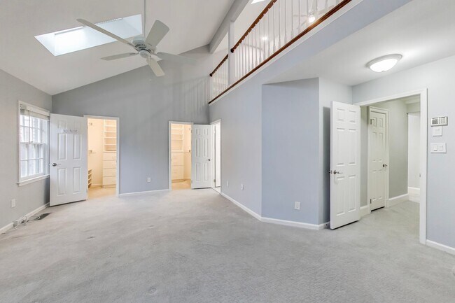Building Photo - Spectacular 3 Bed + LOFT + 3.5 Bath- Custom Kitchen & Master Retreat w/ Beautiful Updates