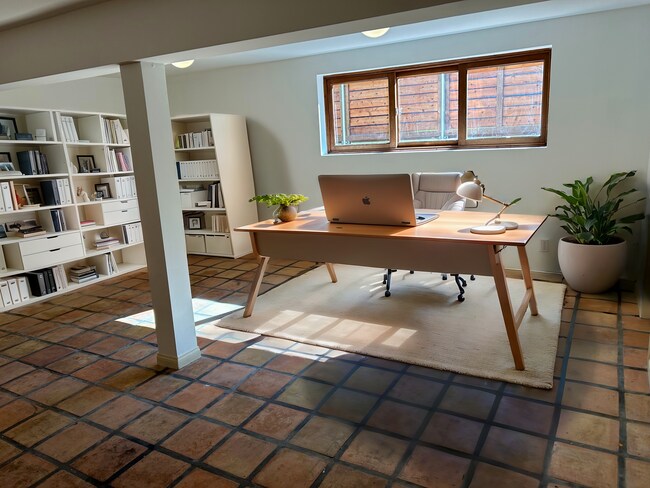 Building Photo - 1425 Allison Ave