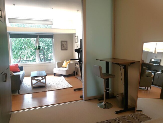 Building Photo - Furnished Condo in Overlook Neighborhood!