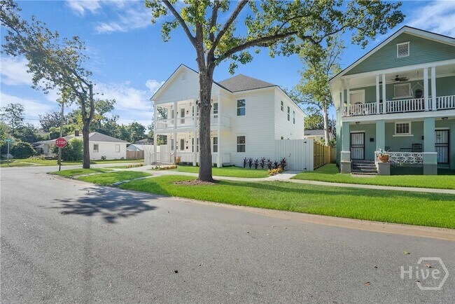 Building Photo - 773 E Duffy St