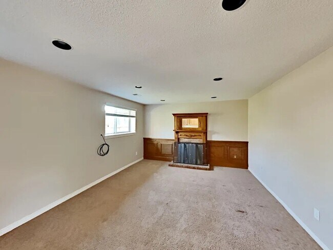 Building Photo - 8915 W 92nd Ave
