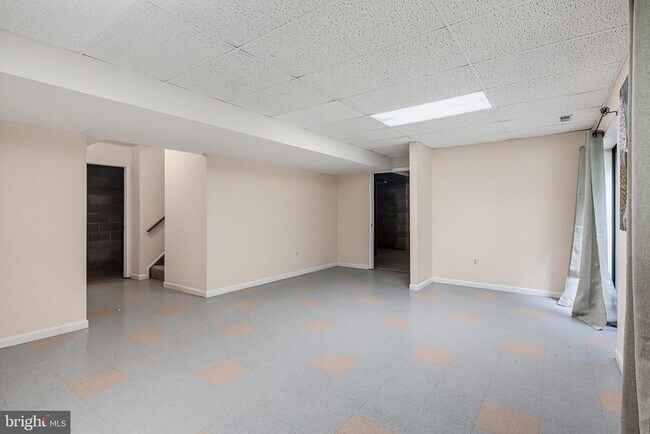 Building Photo - 6103 Triangle Dr