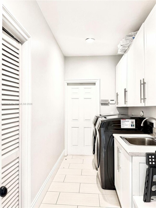 Building Photo - 400 Alexandra Cir