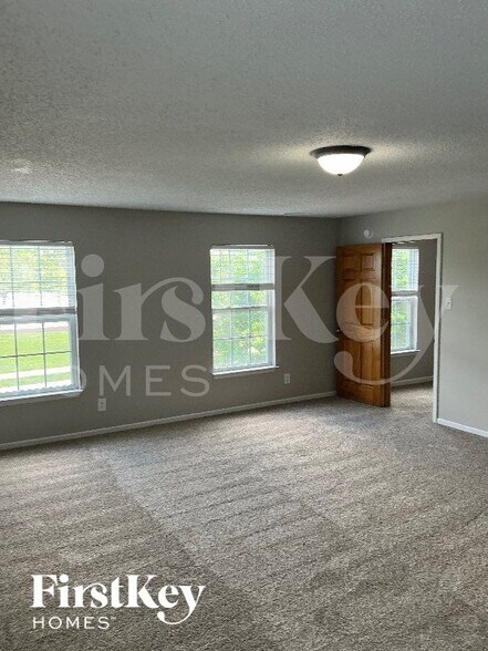 Building Photo - 8636 Aylesworth Dr