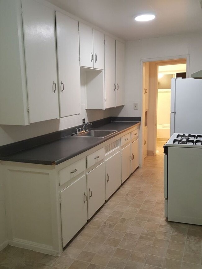 Building Photo - Charming duplex with garage in La Mesa!