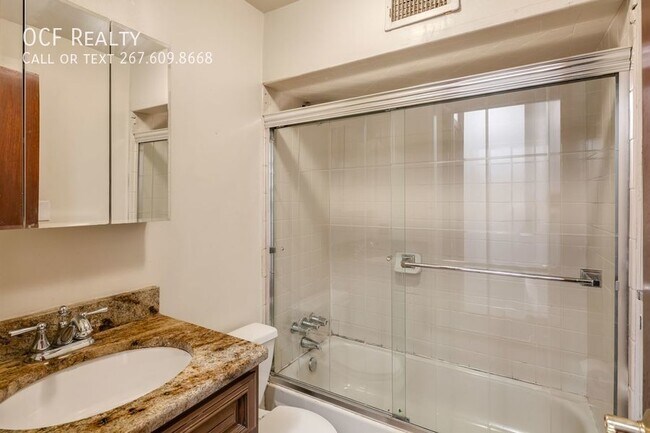 Building Photo - 2739 W Girard Ave