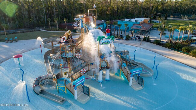 Building Photo - 39 Woodmere Ln