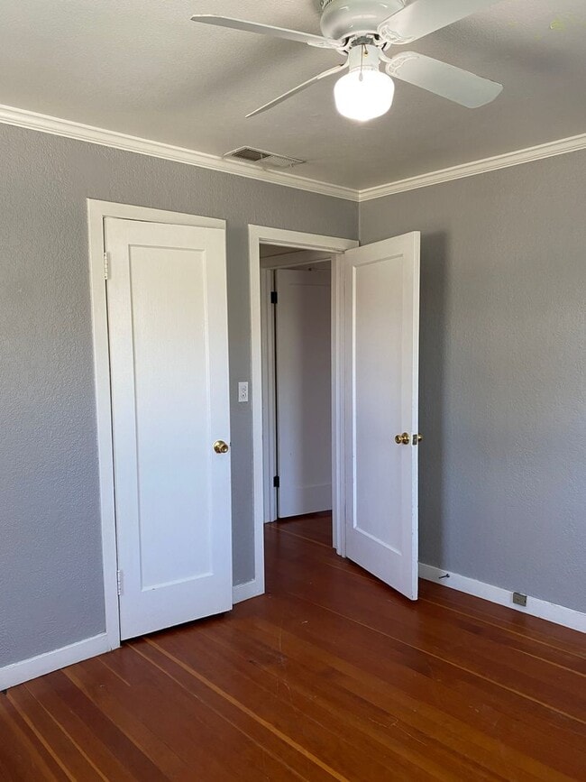 Building Photo - COMING SOON!! DESIREABLE LOS BANOS SOUTH S...